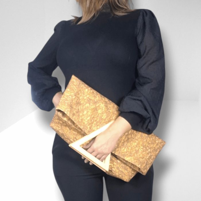 ΣΥΡΟΣ Χειροποίητη τσάντα χειρός από φελλό με ξύλινη λαβή Ανυφαντού Anifantou