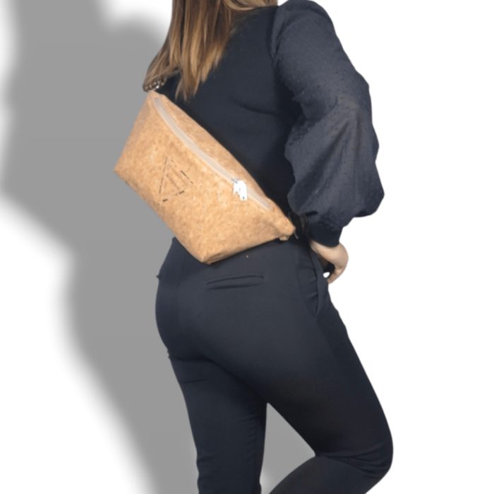 ΔΗΛΟΣ Χειροποίητη τσάντα μπανάνα από φελλό Ανυφαντού Anifantou