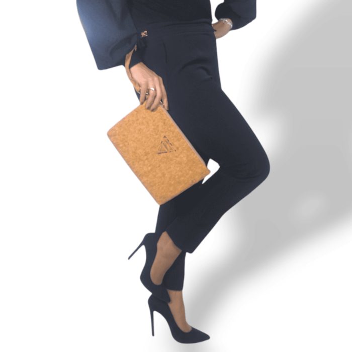 ΣΚΟΠΕΛΟΣ Χειροποίητο τσαντάκι χειρός από φελλό Ανυφαντού Anifantou