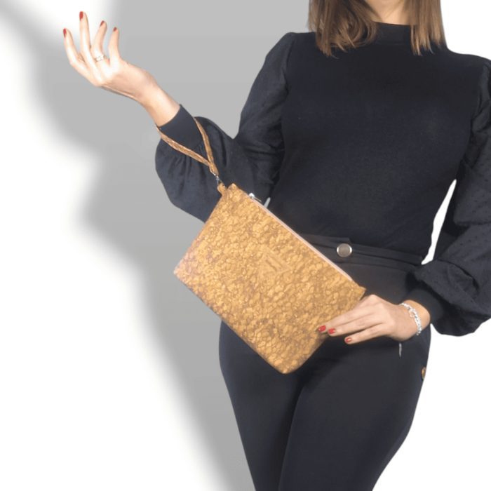 ΣΚΥΡΟΣ Χειροποίητο τσαντάκι χειρός από φελλό Ανυφαντού Anifantou