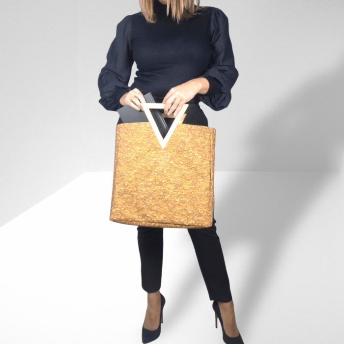 ΣΥΡΟΣ Χειροποίητη τσάντα χειρός από φελλό με ξύλινη λαβή Ανυφαντού Anifantou