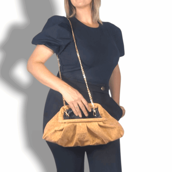 ΘΥΜΑΙΝΑ Χειροποίητη τσάντα ώμου από φελλό bucket bag - Anifantou