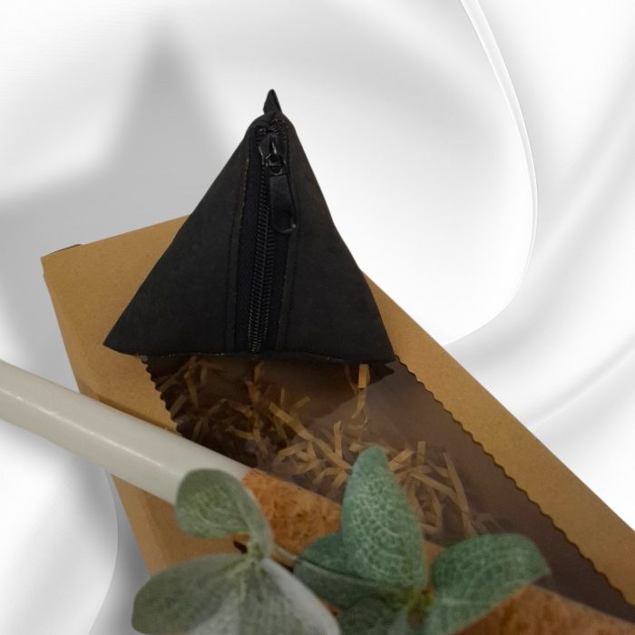 ΛΑΜΠΑΔΑ – ΠΟΡΤΟΦΟΛΑΚΙ ΠΥΡΑΜΙΔΑ ΑΠΟ ΜΑΥΡΟ ΦΕΛΛΟ