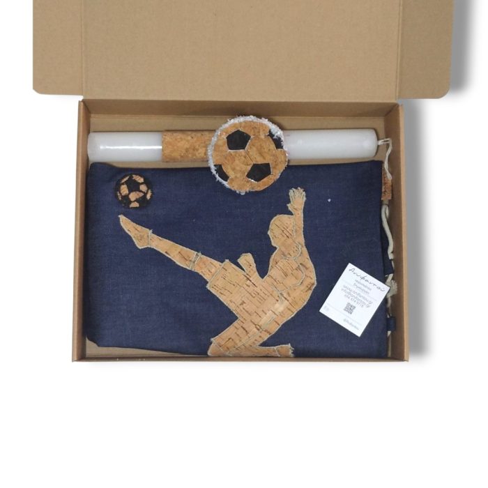 ΛΑΜΠΑΔΑ ΠΟΔΟΣΦΑΙΡΙΣΤΗΣ ΜΕ ΤΣΑΝΤΑ ΧΕΙΡΟΠΟΙΗΤΗ