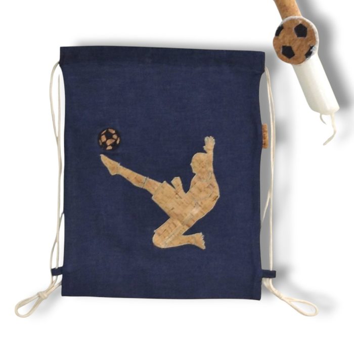 ΛΑΜΠΑΔΑ ΠΟΔΟΣΦΑΙΡΙΣΤΗΣ ΜΕ ΤΣΑΝΤΑ ΧΕΙΡΟΠΟΙΗΤΗ