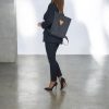 Χειροποίητο μαύρο σακίδιο πλάτης από οικολογικό ύφασμα φελλού Ανυφαντού.