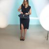 Χειροποίητη γυναικεία τσάντα πουγκί (bucket bag) από φυσικό μαύρο φελλό με μαύρη κοκάλινη αλυσίδα, δημιουργία της Anifantou.