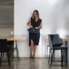 Χειροποίητη γυναικεία τσάντα πουγκί (bucket bag) από φυσικό μαύρο φελλό με μαύρη κοκάλινη αλυσίδα, δημιουργία της Anifantou.